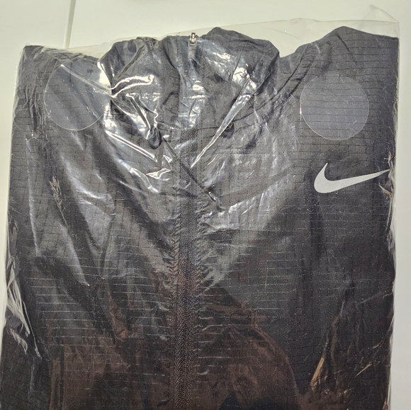 Nike Womens Black Essential Jacket - Picture 10 of 11